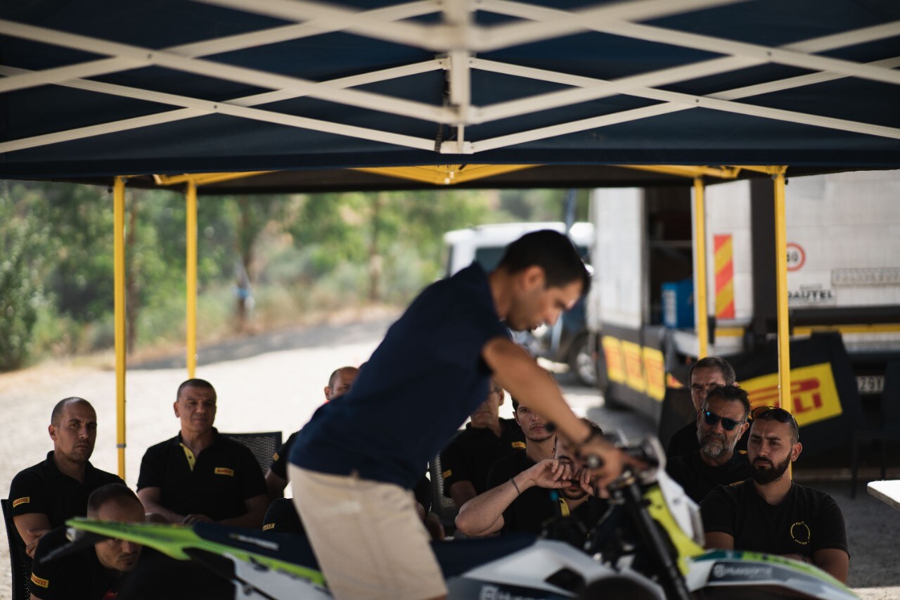 La FMI “laurea” i collaudatori moto Pirelli campioni in sicurezza